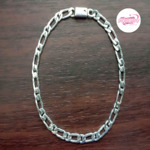 Lắc chân bạc nam phong thủy đẹp