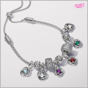 Nên đeo charm cứng hay mềm