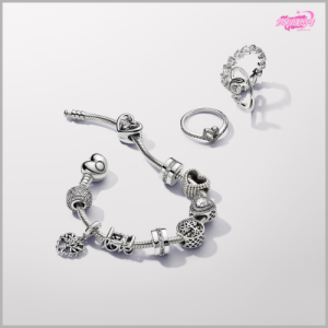 Nên đeo vòng charm cứng hay mềm