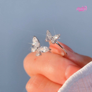 nhẫn bạc hoạ tiết con bướm còn được coi là món quà 