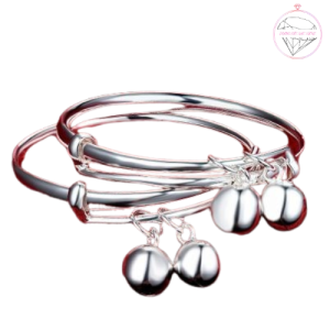 Ý nghĩa của lắc chân bạc cho bé nam